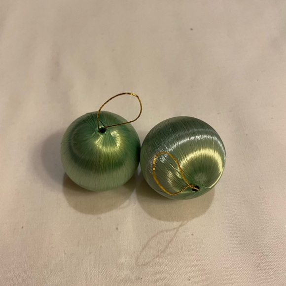 Mixed lot of 33 vintage thread ornaments-two sizes - Picture 10 of 11